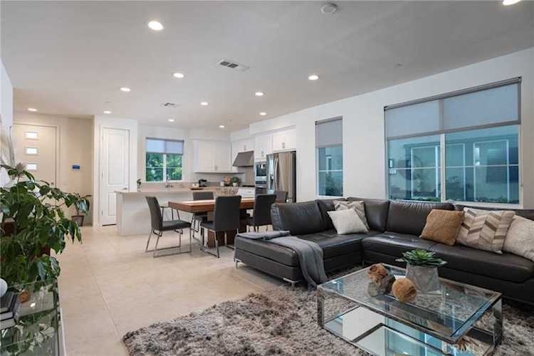 599 Cultivate Irvine, CA 92618
