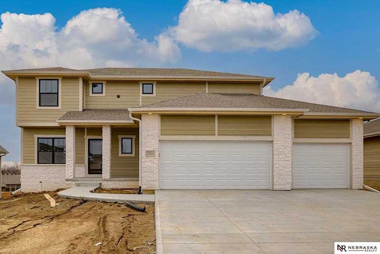 5501 Arrowhead Ln Papillion, NE 68133