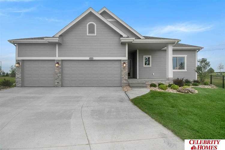 13526 S 54 St Papillion, NE 68133