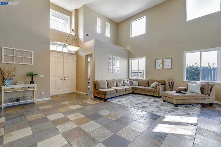 1073 Vineyard Dr Oakley, CA 94561