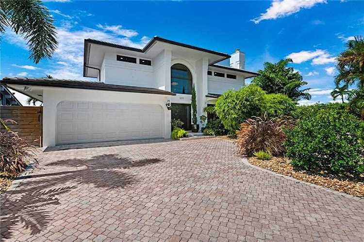 2211 NE 15 Court Fort Lauderdale, FL 33304