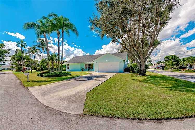 4197 Pine Cone Ln Boynton Beach, FL 33436