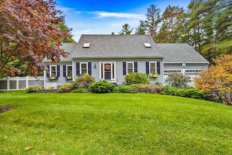19 Longwood Circle Kingston, MA 02364