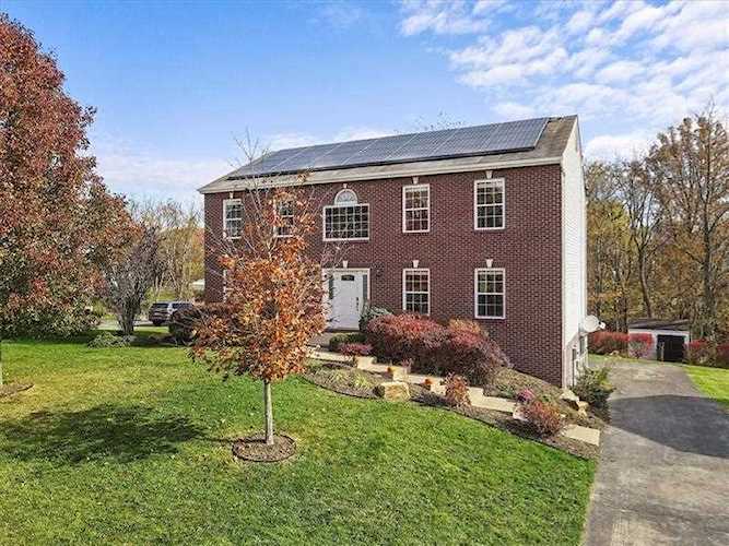 5032 Apple Ridge Dr Allison Park, PA 15101