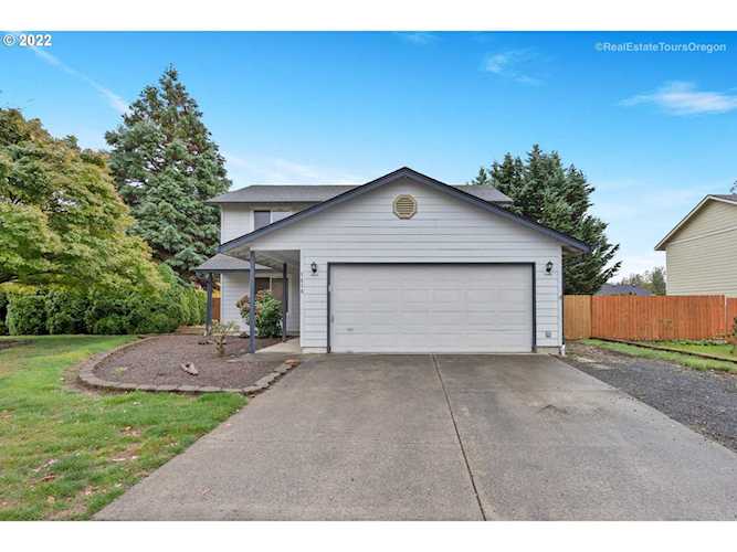 1418 E 2nd ST La Center, WA 98629