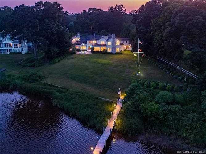 17 Riverview Street Essex, CT 06426