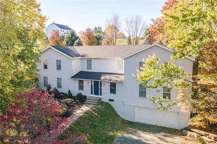787 Golden Eagle Dr Nazareth, PA 18064