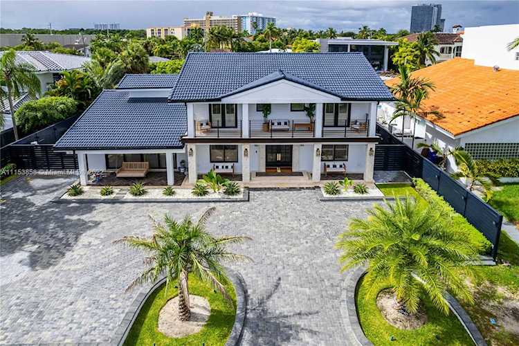 16416 NE 32nd Ave North Miami Beach, FL 33160