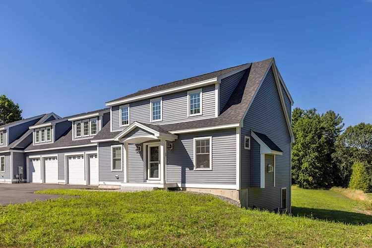 89 Bunker Hill Ave Stratham, NH 03885 | MLS 4924215 Photo 1