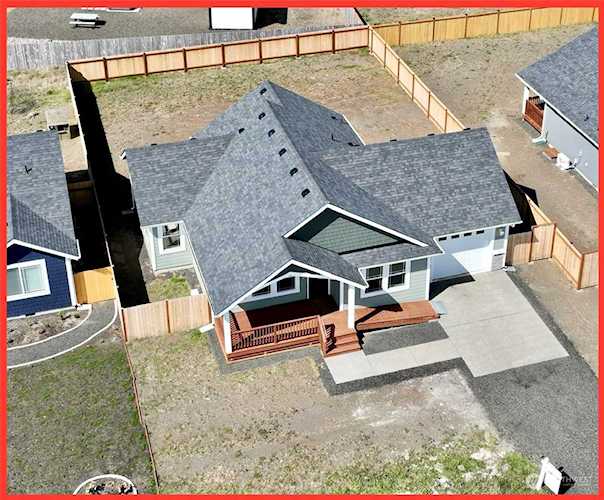 372 Adventurer St SE Ocean Shores, WA 98569