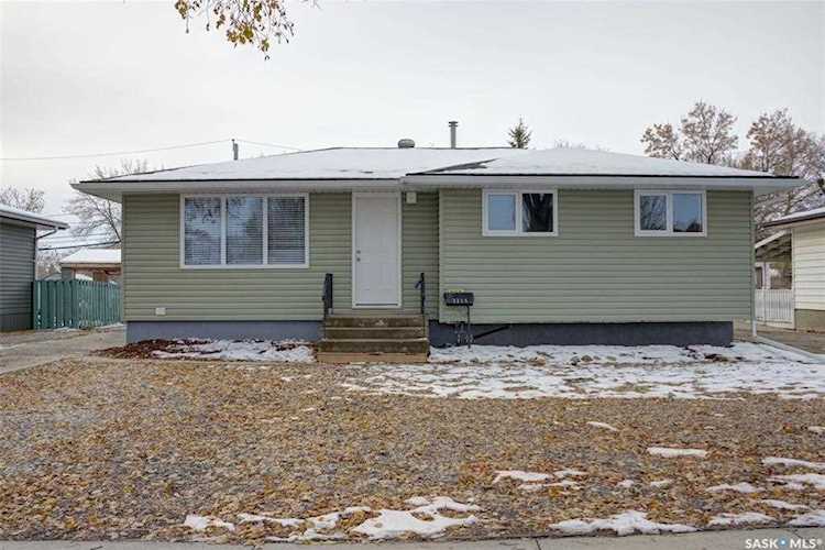 3115 Avonhurst Dr Regina, SK S4R 3J6