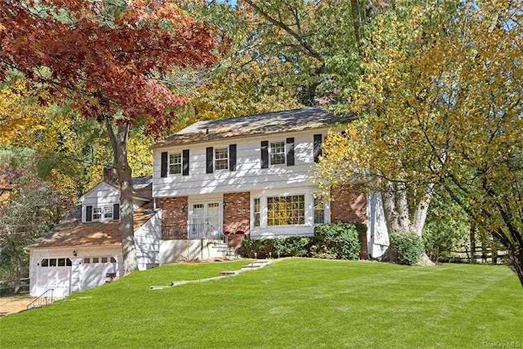 220 Saxon Woods Road White Plains, NY 10605
