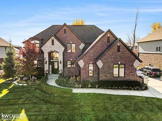 6330 Creekside, Shelby Twp, MI 48316 in Whispering Hills Sub 2|Macomb MLS# 50094571 Photo 1
