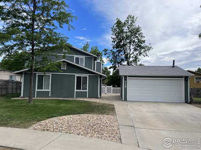 719 Sage Place Longmont, CO 80504