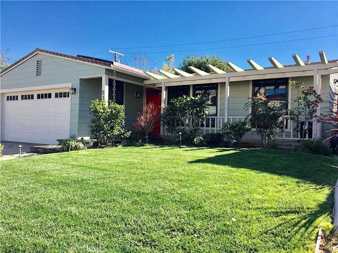 1134 18th St in Manhattan Beach, CA - MLS# SB22157558 Photo 1