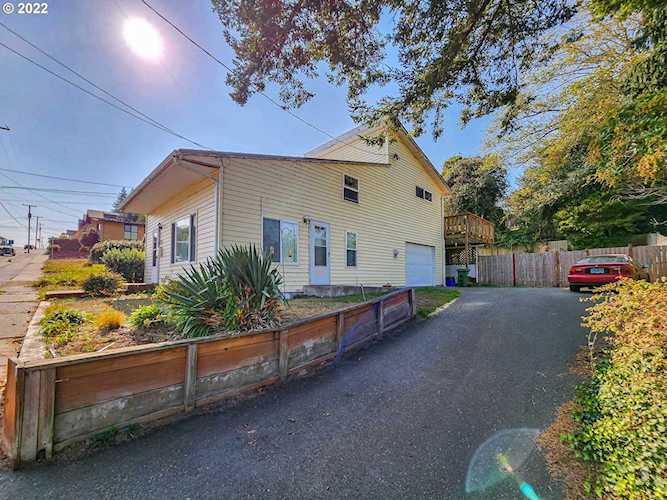 2184 Sherman North Bend, OR 97459