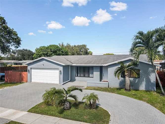 9013 SW 55th St Cooper City, FL 33328