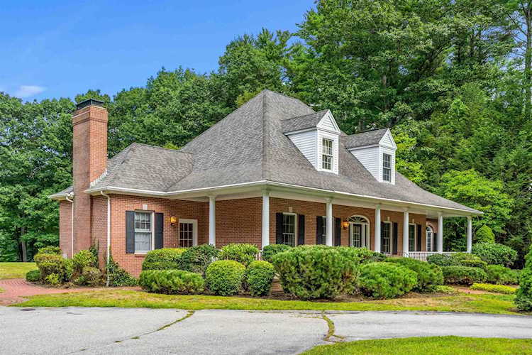 106 Mill Rd North Hampton, NH 03862