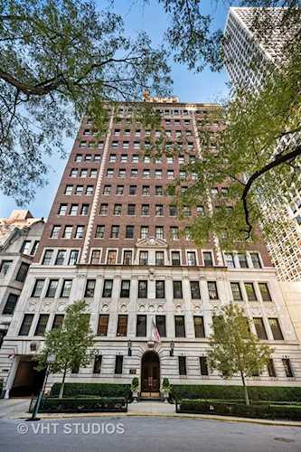 70 E Cedar St #2W Chicago, IL 60611