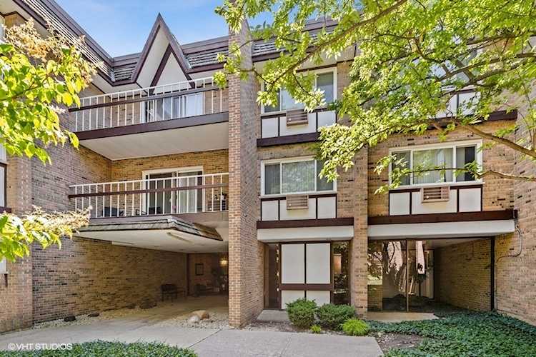 360 Claymoor St #3E Hinsdale, IL 60521