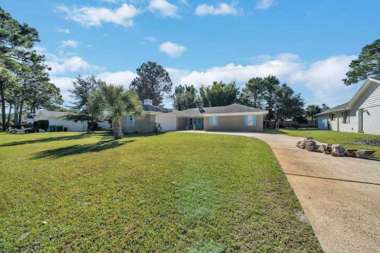 26 E Country Club Drive Destin, FL 32541