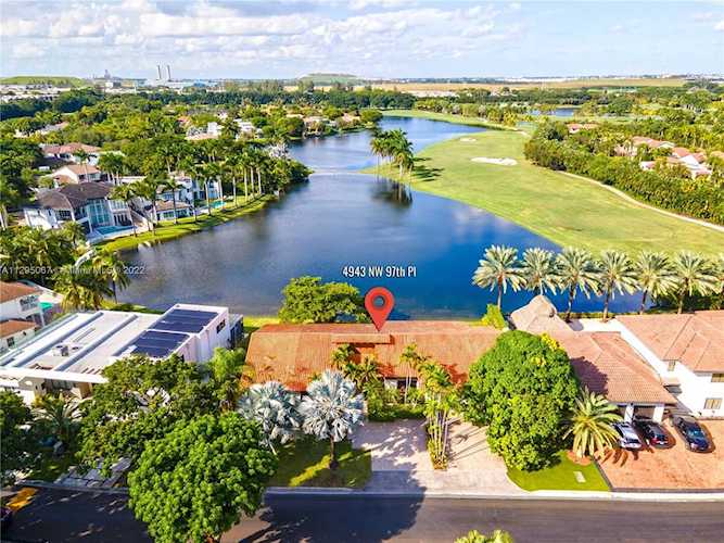 4943 NW 94th Doral Pl Doral, FL 33178