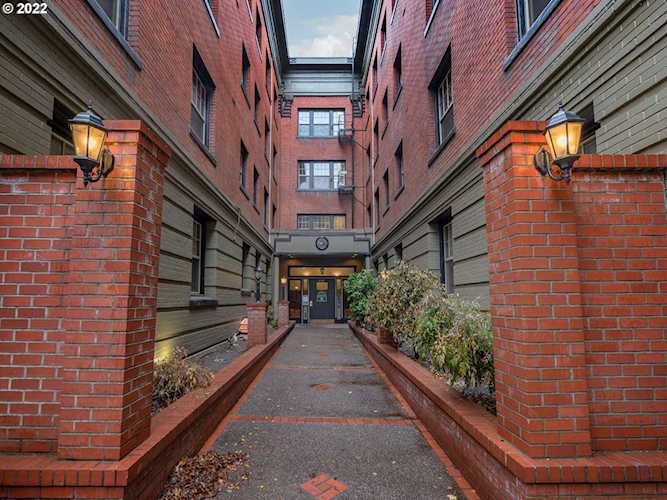 2109 NW Irving ST #414 Portland, OR 97210