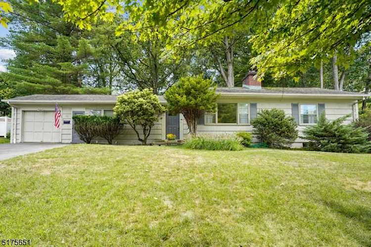 82 Jacobus Ave Little Falls Twp., NJ 07424 | MLS 3805267 Photo 1