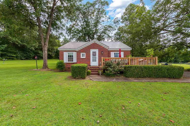 Haltom Real Estate, local REALTORS® Specialize in Selling Homes in Jackson, TN & Surrounding Areas : Madison County, Henderson County, Carroll County, Gibson County, Chester County, Hardeman County, Crockett County Photo 1