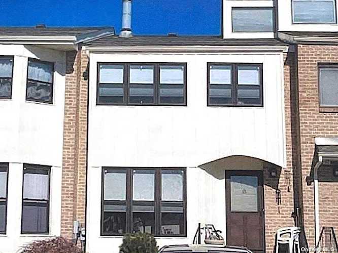 13 Vanderbilt Way Valley Stream, NY 11581