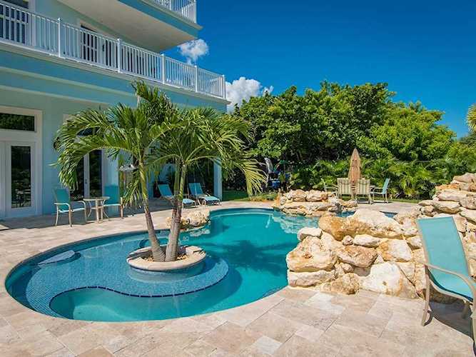 2400 SE 23rd St Vero Beach, FL 32963