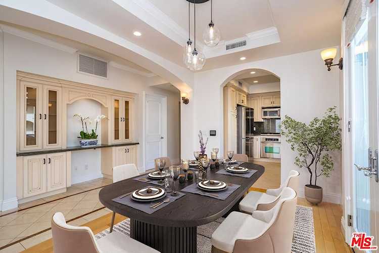 1540 S Bentley Ave Los Angeles, CA 90025 | MLS 22-207379 Photo 1