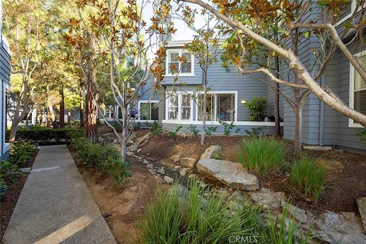 154 Woodburne Newport Beach, CA 92660