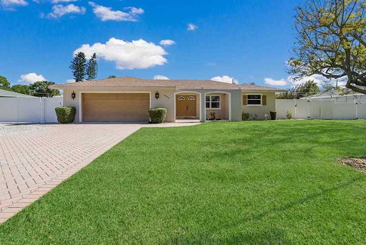 1923 83rd St NW Bradenton, FL 34209