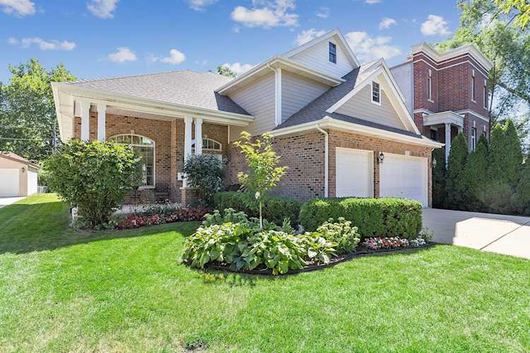 17 N Hudson St Westmont, IL 60559