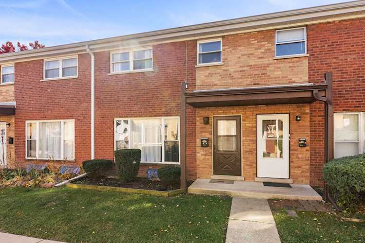 214 Linn Ct #C North Aurora, IL 60542