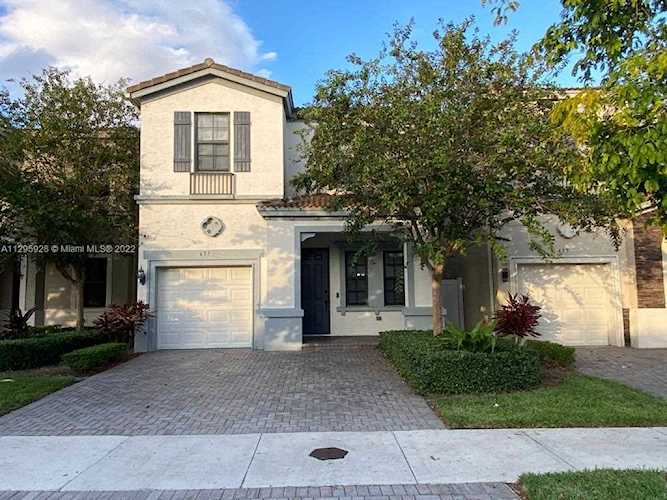 635 NE 193rd St Miami, FL 33179