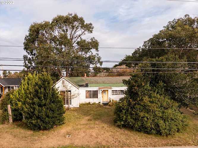 635 SE 11th ST Bandon, OR 97411 | MLS 22440021 Photo 1
