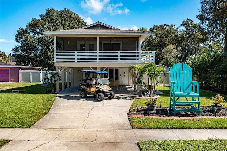 611 Chestnut St Oldsmar, FL 34677