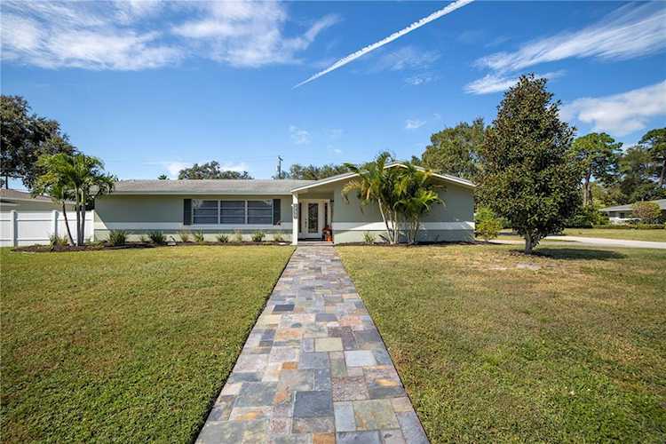 1730 Golf View Dr Belleair, FL 33756