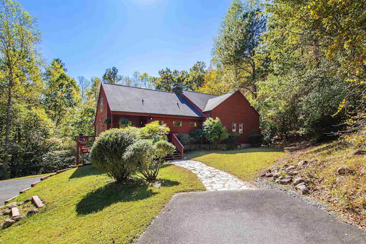 121 Wolfs Trail Chapel Hill, NC 27516