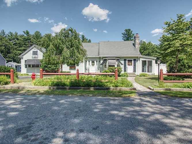 30 Strawberry Hill Rd Chelmsford, MA 01863