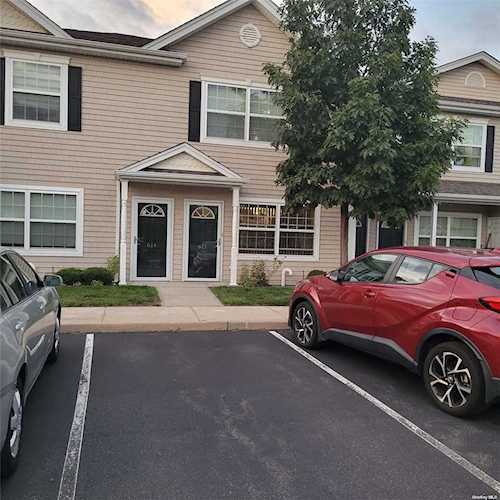 613 Willow Lane #613 Valley Stream, NY 11580