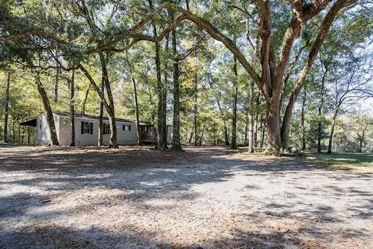 10 Doc Simmons Rd Sopchoppy, FL 32358