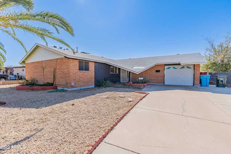 2929 W Port Royale Lane Phoenix, AZ 85053