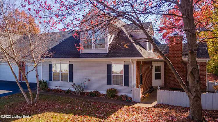 8009 Greenhurst Ct, Louisville, KY 40299 - Greenhurst Cond $250,000 Photo 1