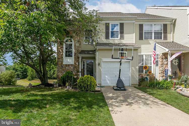11 Oxford Ct Bordentown, NJ 08505