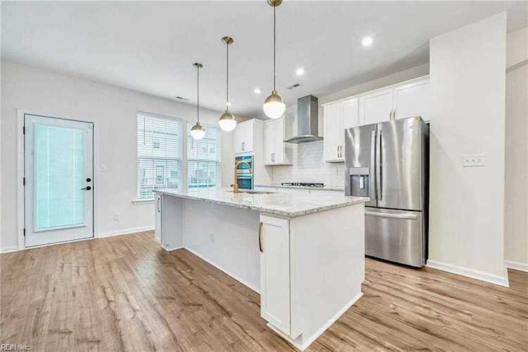 home for sale in Patrick Henry Place Newport News VA 23602 - MLS 10463144 Photo 1