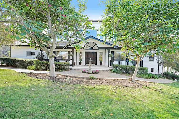 1925 Robinhood Road Vista, CA 92084