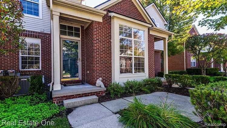 25103 Alexa Walled Lake, MI 48390